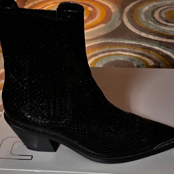 Lola Cruz Aurel Ankle Boots Black Sz 41 Pull On Pointed Toe with Silver Details - Picture 9 of 14